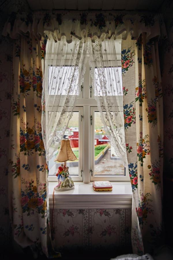 Отель Heima I Stovu Hvalba Экстерьер фото